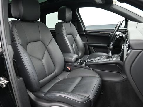 Used 2019 Porsche Macan AWD/4WD image 27