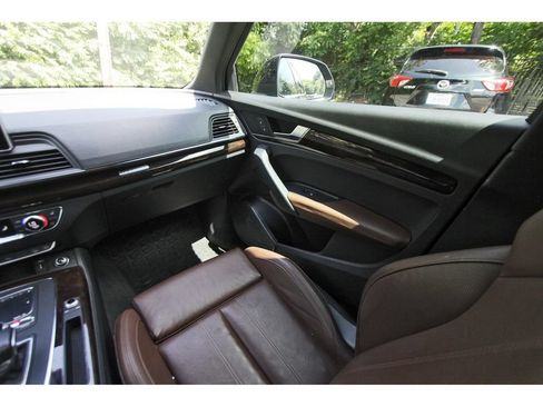 Used 2019 Audi Q5 2.0T Premium Plus w/ Premium Plus Package AWD/4WD image 9