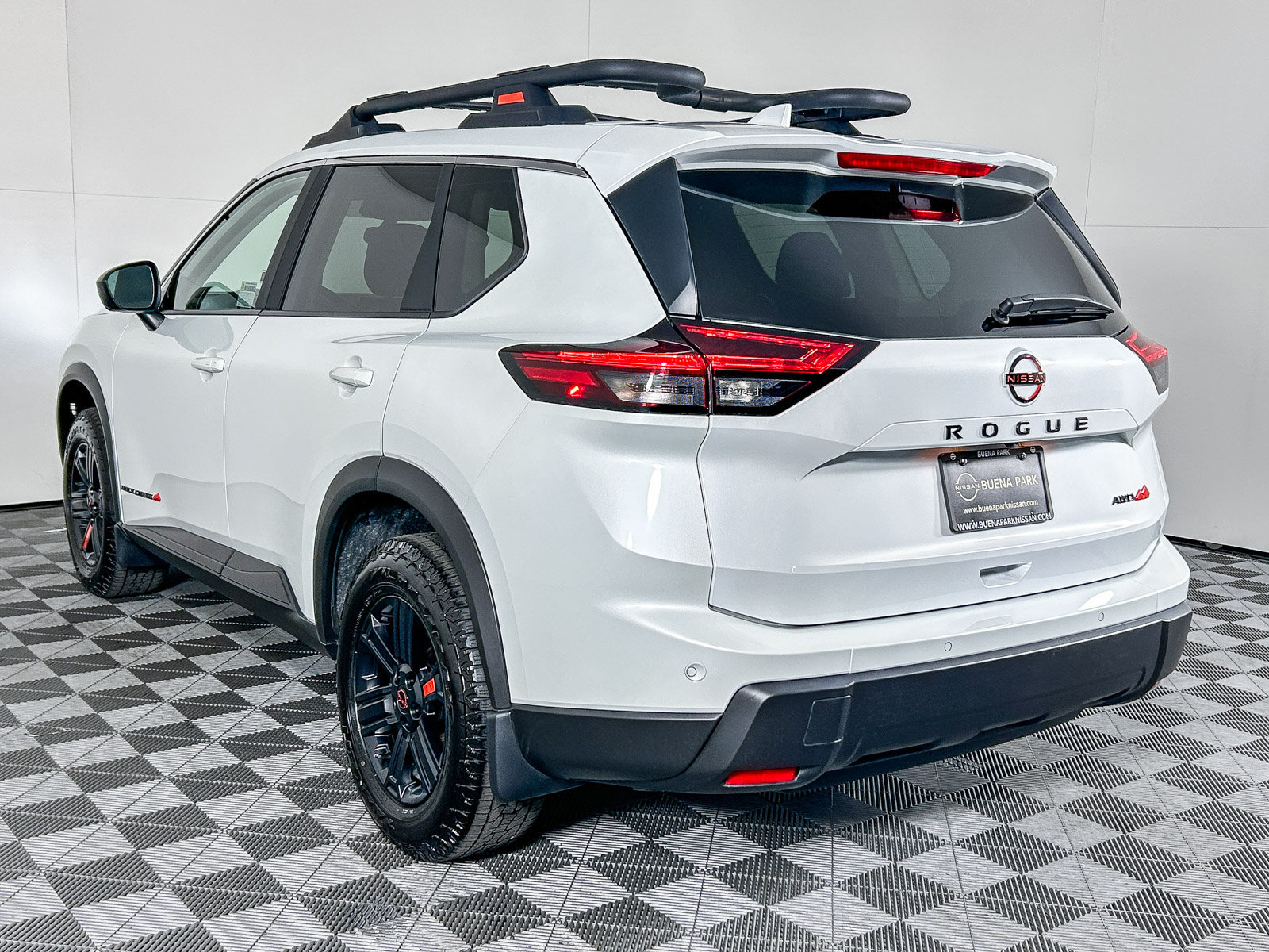 Used 2025 Nissan Rogue SV AWD/4WD image 6