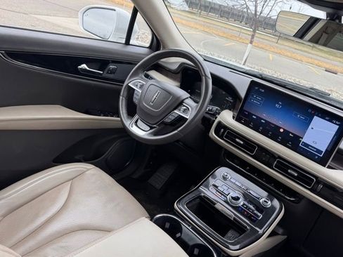 Used 2023 Lincoln Nautilus Reserve AWD/4WD image 17