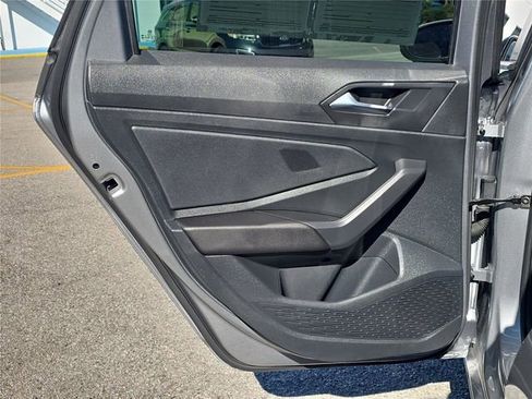 Used 2023 Volkswagen Jetta SE w/ Panoramic Sunroof Package image 9