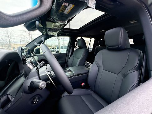 New 2026 Lexus LX 600 4WD w/ Premium Package image 10