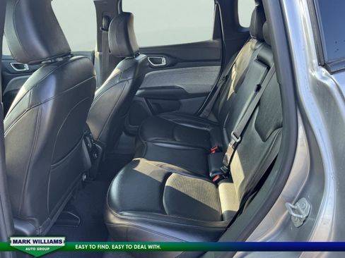 Used 2023 Jeep Compass Latitude image 21