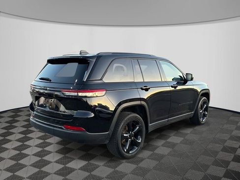 Used 2022 Jeep Grand Cherokee Altitude AWD/4WD image 7
