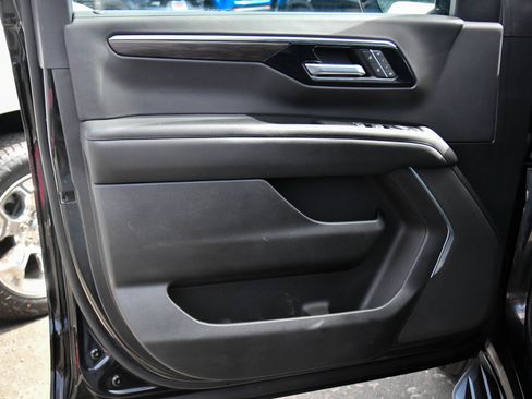 Used 2025 Chevrolet Tahoe LT AWD/4WD image 13