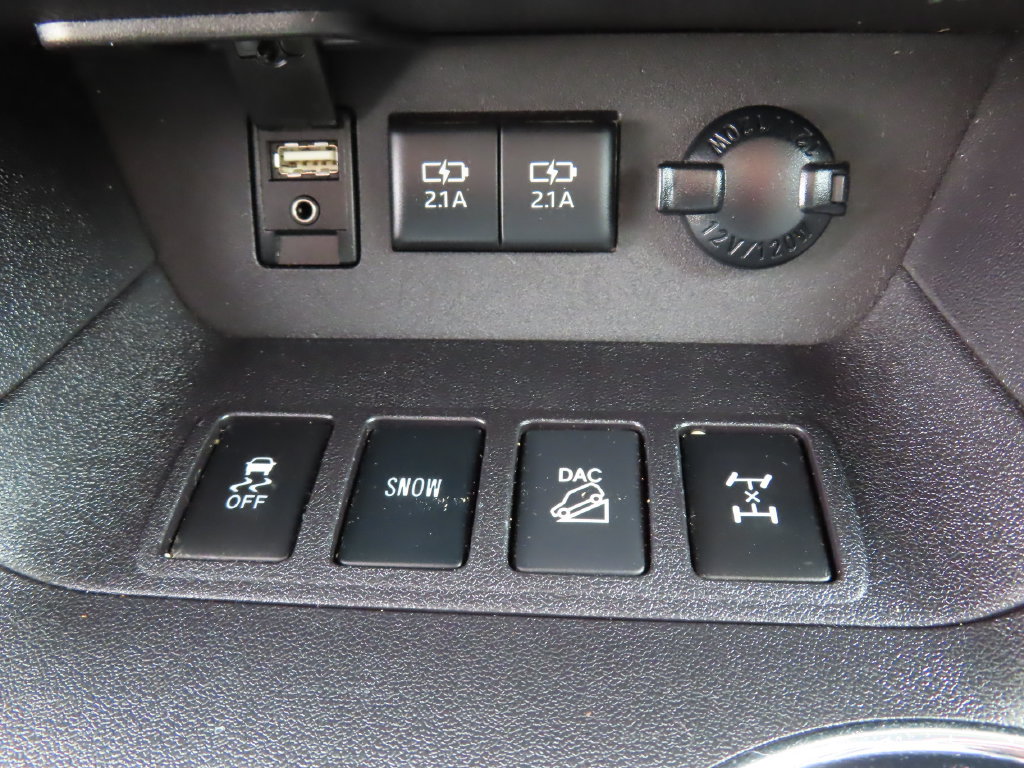 Used 2017 Toyota Highlander XLE AWD/4WD image 11