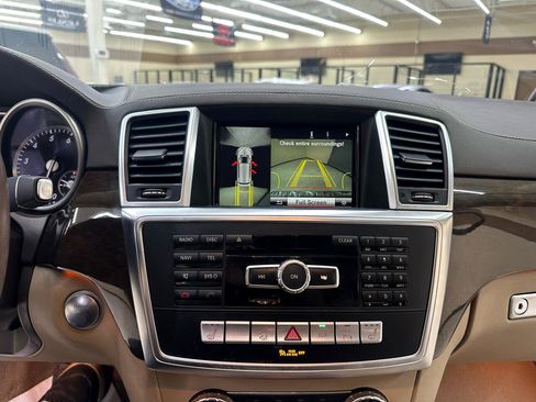 Used 2016 Mercedes-Benz GL 450 GL450 4MATIC w/ Premium I Package image 29