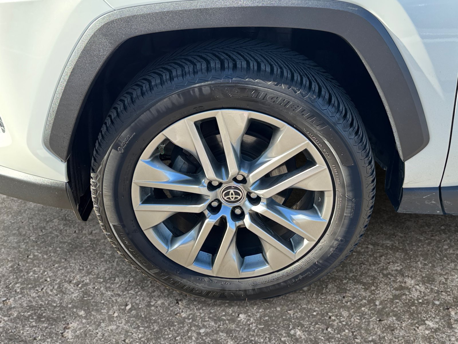 Used 2019 Toyota RAV4 Limited w/ Advanced Technology Package AWD/4WD image 15