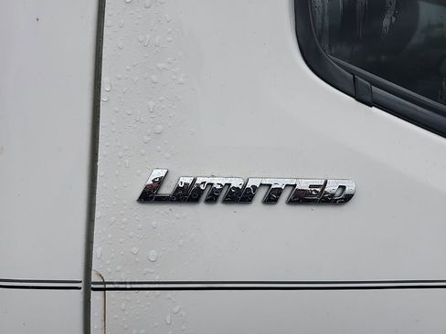 Used 2016 Toyota Tacoma Limited w/ Towing Package AWD/4WD image 17