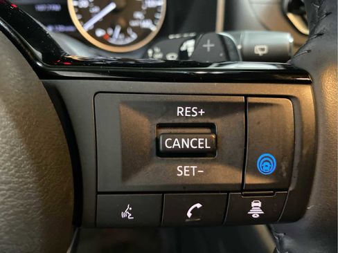 Used 2023 Nissan Rogue SV w/ SV Premium B Package image 15