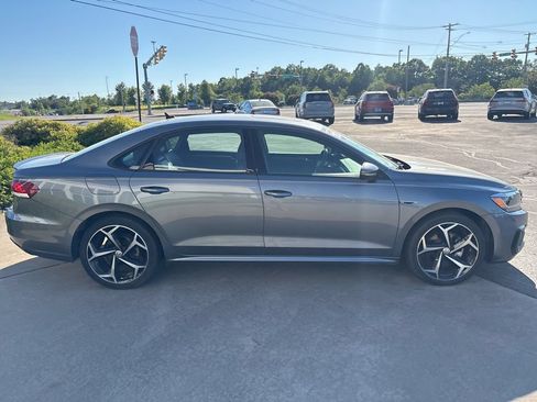 Used 2022 Volkswagen Passat 2.0T R-Line FWD image 5
