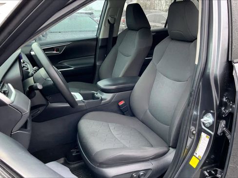 Used 2023 Toyota RAV4 XLE image 7