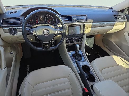 Used 2017 Volkswagen Passat 1.8T SEL Premium image 11