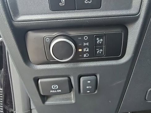 Used 2024 Ford Expedition Max XLT image 24