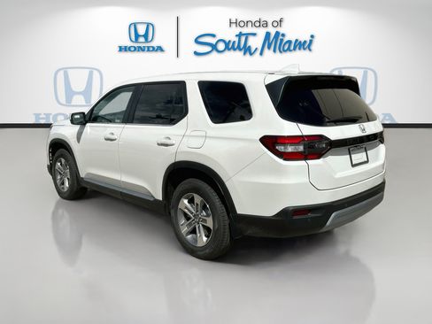 Certified 2025 Honda Pilot EX-L image 4
