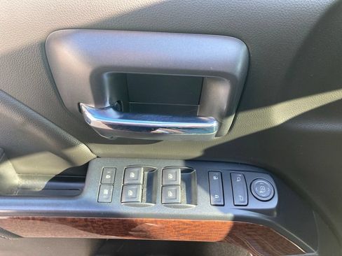 Used 2019 GMC Sierra 1500 SLE w/ SLE Value Package AWD/4WD image 18