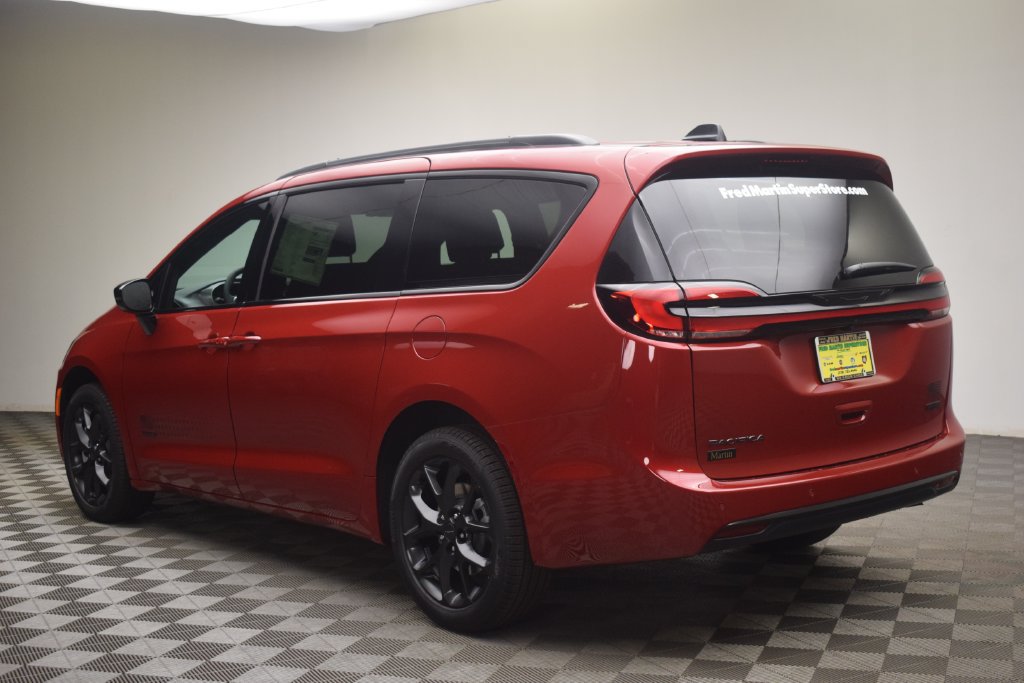 New 2027 Chrysler Pacifica Select AWD/4WD image 12