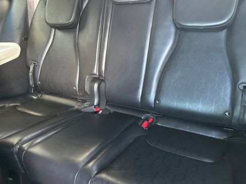 Used 2022 Kia Carnival LX image 16