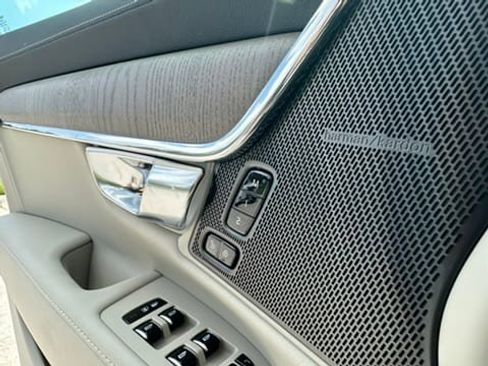 Certified 2024 Volvo S90 T8 Ultimate w/ Lounge Package image 17