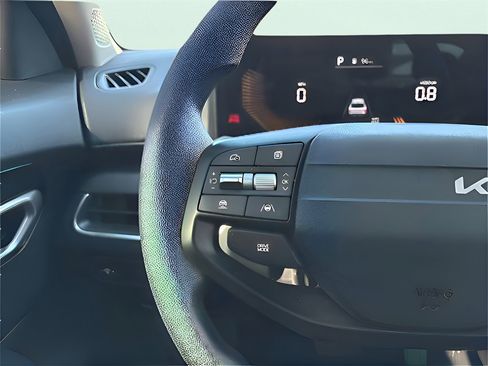 Certified 2025 Kia K4 image 24
