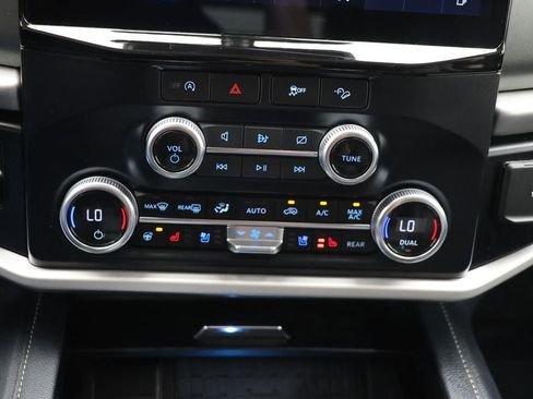 Used 2024 Ford Expedition Max XLT image 23