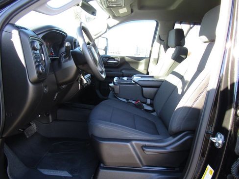 Used 2021 Chevrolet Silverado 2500 Custom w/ Custom Value Package image 11