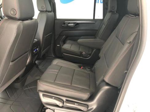 New 2026 Chevrolet Suburban RST w/ RST Capability Package image 10