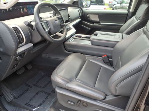 Certified 2025 Ford Expedition Active AWD/4WD image 12