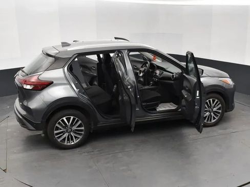 Used 2024 Nissan Kicks SV image 6