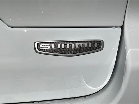 New 2025 Jeep Grand Cherokee Summit image 13