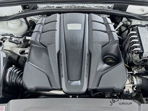 Used 2021 Porsche Macan GTS AWD/4WD image 38
