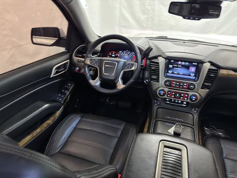 Used 2015 GMC Yukon Denali w/ Premium Package AWD/4WD image 31