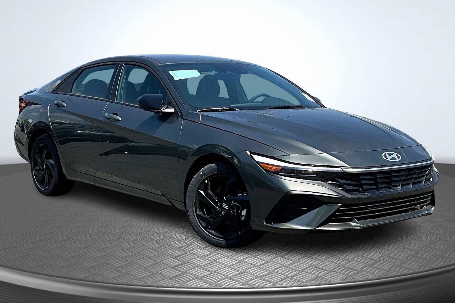 Used 2026 Hyundai Elantra Sport FWD image 2