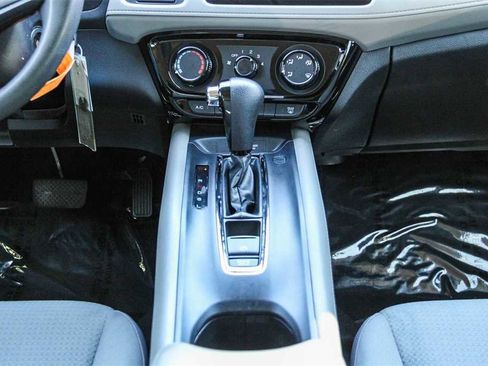 Used 2022 Honda HR-V LX image 13