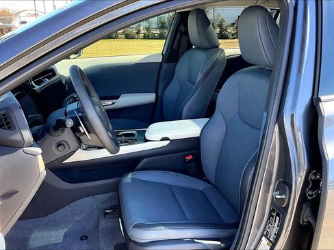 Used 2023 Lexus RZ 450e Premium image 8