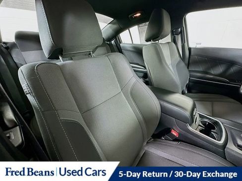 Used 2016 Dodge Charger SXT image 31