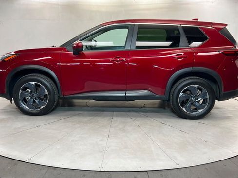 Used 2024 Nissan Rogue SV AWD/4WD image 2