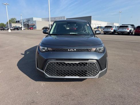 Used 2025 Kia Soul LX FWD image 2