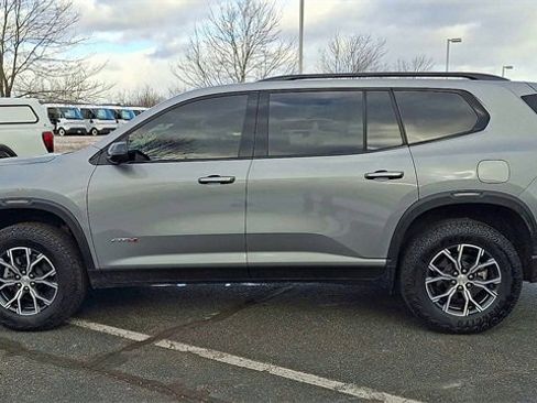 Used 2024 GMC Acadia AT4 w/ Luxury Package image 5