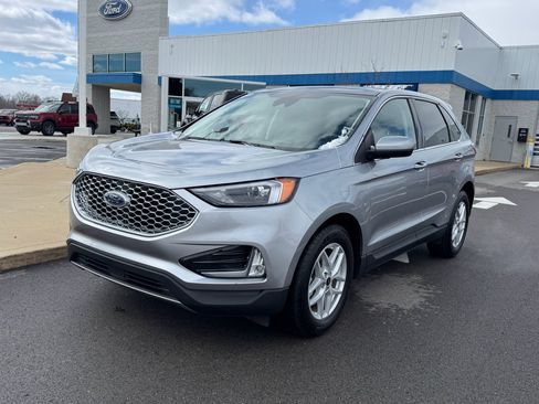 Used 2023 Ford Edge SEL w/ Convenience Package image 4