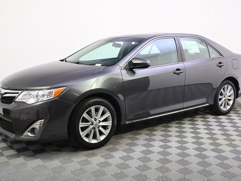 Used 2012 Toyota Camry XLE FWD image 2