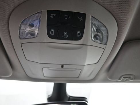 Used 2023 Chrysler Pacifica Touring-L FWD image 15
