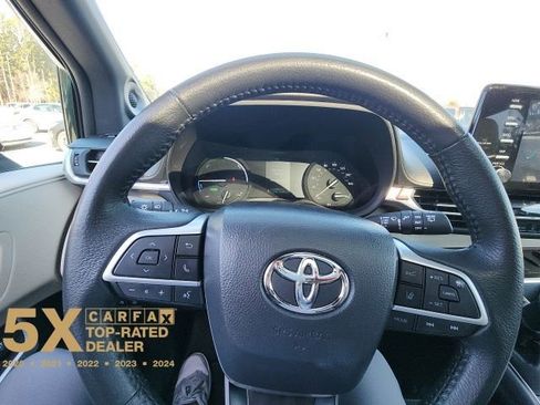 Used 2024 Toyota Sienna XLE w/ XLE Plus Package image 31