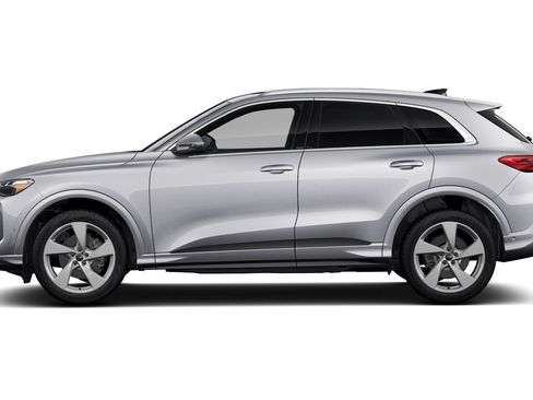 Certified 2025 Audi Q5 Premium w/ Premium Plus AWD/4WD image 8