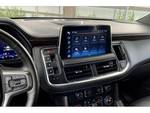 Used 2023 Chevrolet Suburban Premier image 6