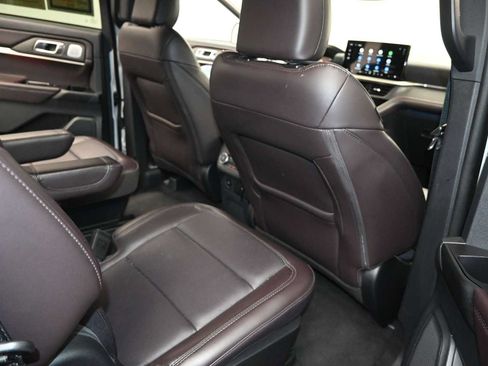 Used 2025 Ford Explorer Platinum RWD image 24