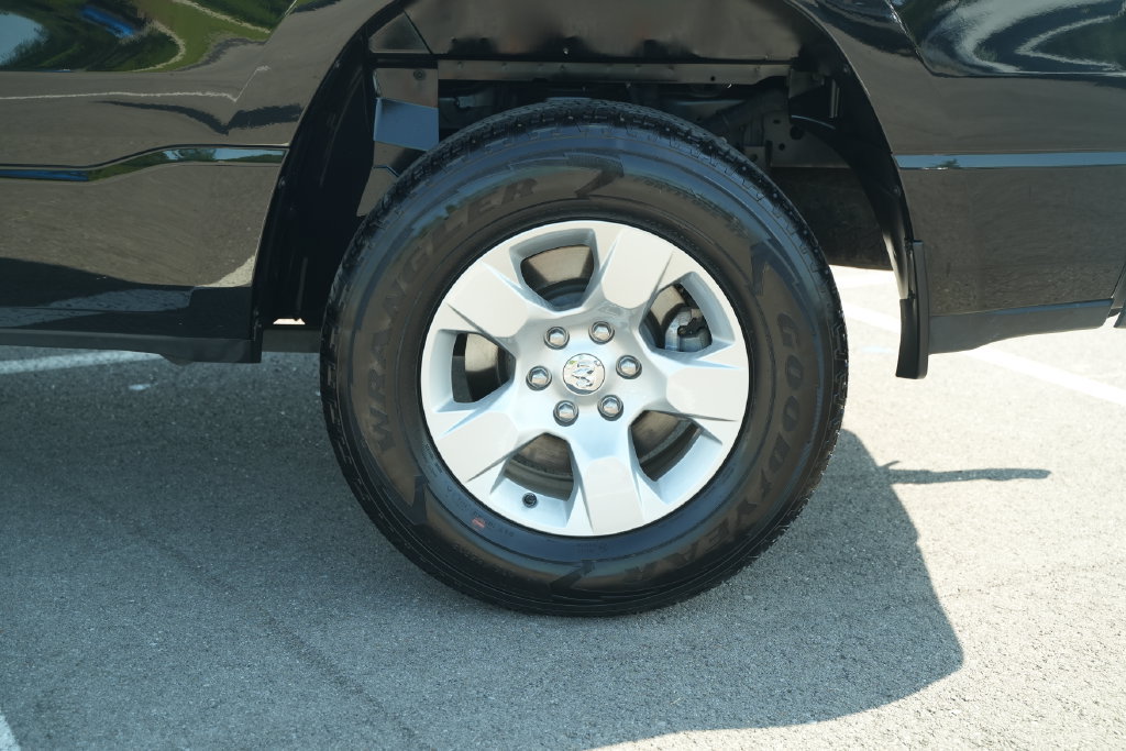 Used 2024 RAM 1500 Big Horn AWD/4WD image 46