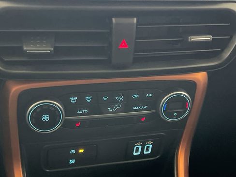 Used 2021 Ford EcoSport SE w/ SE Appearance Package image 19