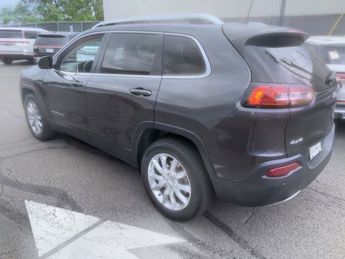 Used 2017 Jeep Cherokee Limited AWD/4WD image 7