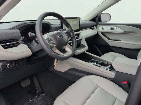 New 2026 Ford Explorer Active w/ Active Comfort Package RWD image 8